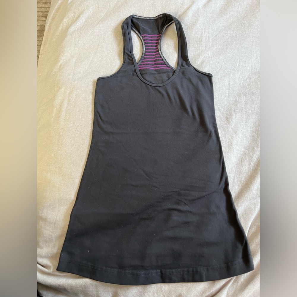 Gray Lululemon top. Size 2-4